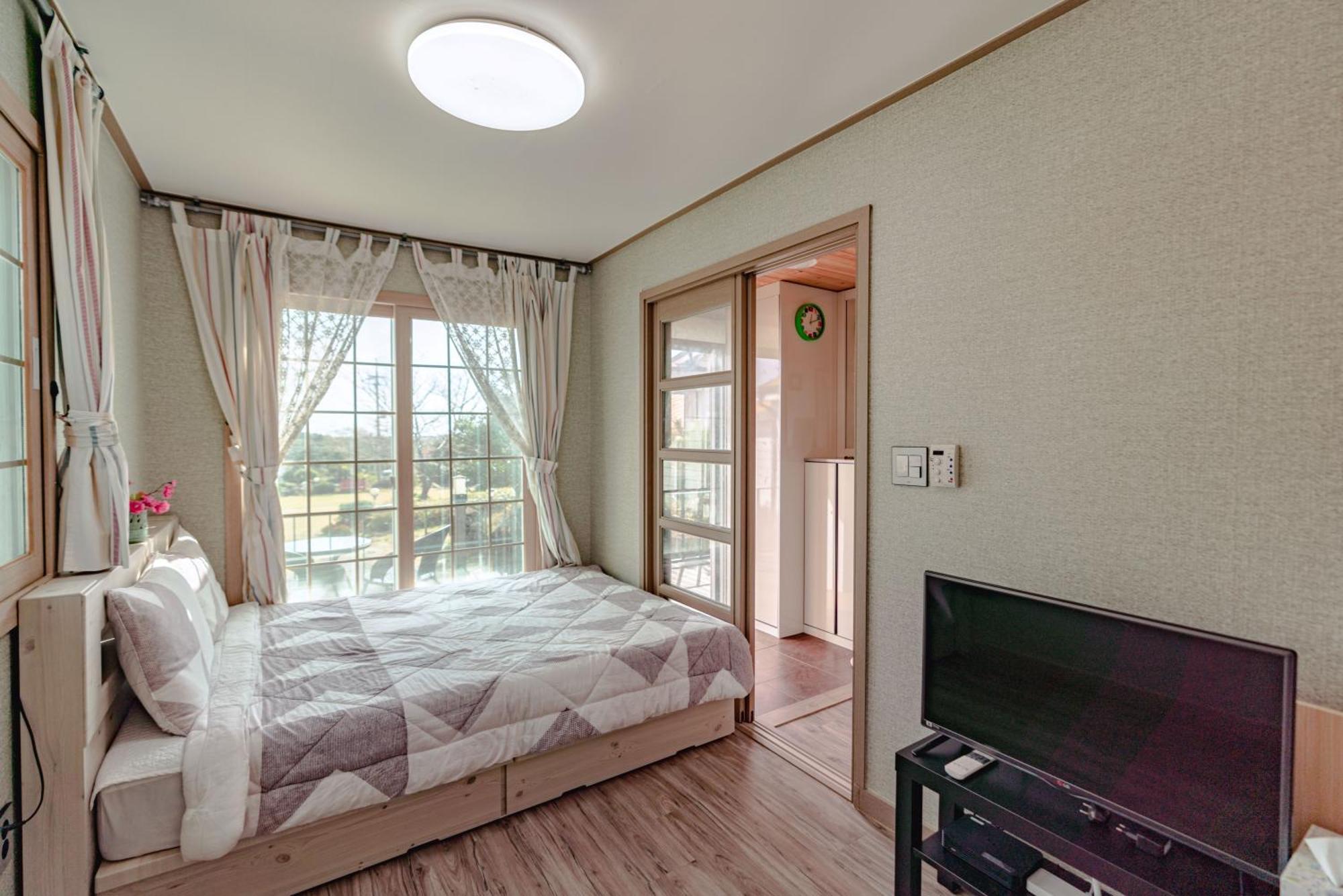 Arting Pension Seogwipo Extérieur photo
